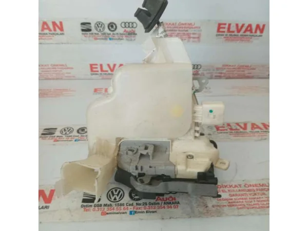 8J2837016C | Ön Sağ Kapı Kilidi | Audi A1, A4, A5, A6, A7, A8 VAG