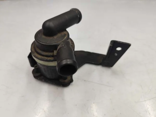 03L965561A | VW Amarok Ek Su Pompası VAG