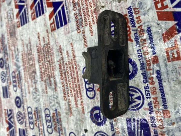 2K0827679B | VW Caddy Bagaj Kapağı Takozu VAG