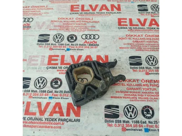 5Q0121367D | Üst Radyatör Takozu | VW Golf, Passat, Scirocco - Audi A3 - Seat Ateca, Leon VAG