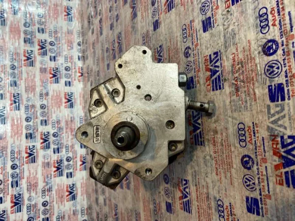 059130755E | Audi A4 Mazot Pompası VAG