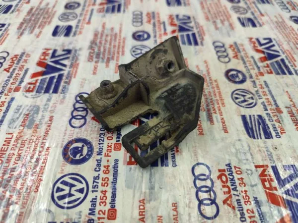 3AA805300 | Sağ Far Alt Braketi | VW CC, Passat VAG