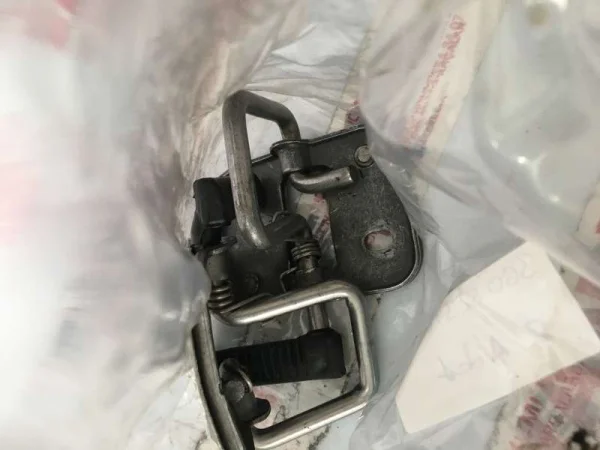 1U0121367D | Radyatör Bağlantı Takozu | VW Caddy, Polo - Seat Cordoba, Ibiza, Inca - Skoda Octavia VAG
