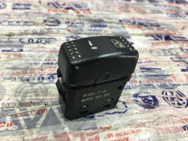 2D0959855 | VW LT Cam Açma Düğmesi VAG