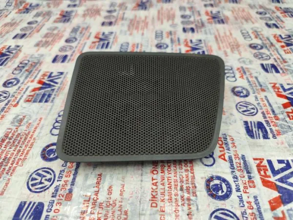 2K0858426 | VW Caddy Sağ Üst Hoparlör Kapağı VAG