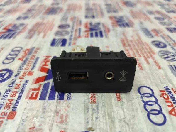 5G0035222C | USB ve AUX Bağlantı Soketi | VW E-Golf, Golf - Seat Ibiza, Leon VAG