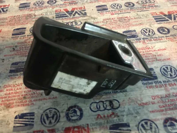 1K4857309 | Arka Kapı Küllüğü | VW Bora, Golf, Jetta, Vento VAG