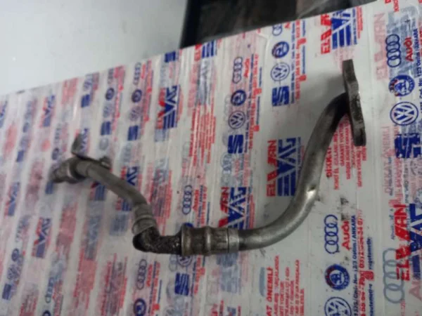 068145736D | VW Golf Yağ Dönüş Hortumu VAG