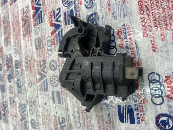 4E0827505C | Audi A8 Bagaj Kilidi VAG