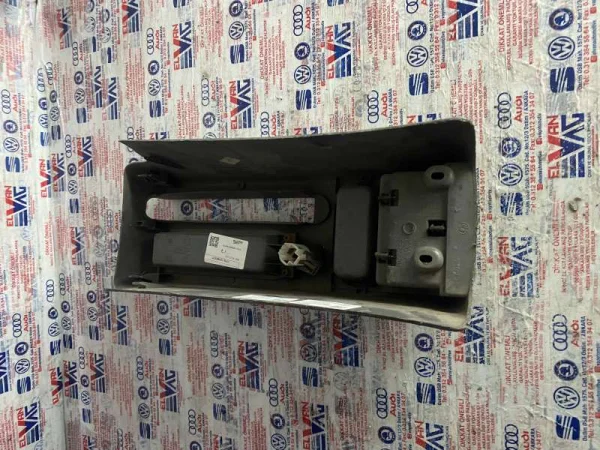 1U0858337 | Skoda Octavia Orta Konsol Ek Parçası VAG