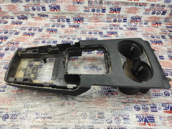 8V1864261G | Orta Konsol Üst Panel Kaplaması | Audi A3, RS 3 VAG