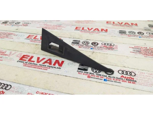 1P0867227A | Seat Leon İç Kapı Açma Kolu Çerçevesi VAG