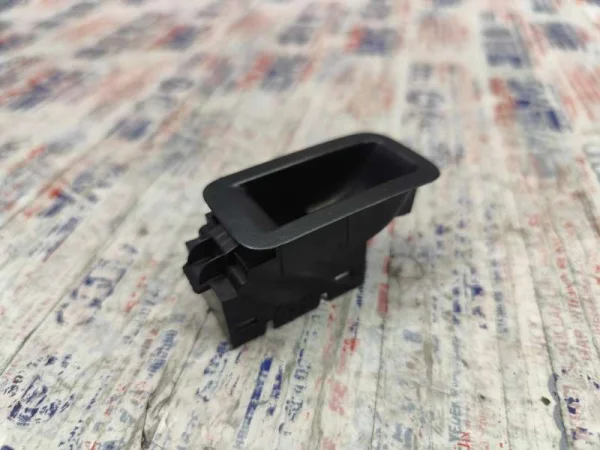 6R0867255H | VW Polo Sağ Ön Arka Cam Düğme Çerçevesi VAG