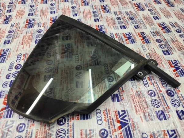 5C6845214 | VW Jetta Sağ Arka Kelebek Camı VAG
