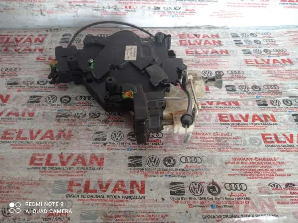 2K0843654D | VW Caddy Sürgülü Sağ Kapı Kilidi VAG