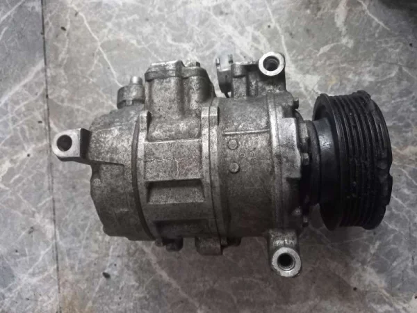 8E0260805B | Klima Kompresörü VAG