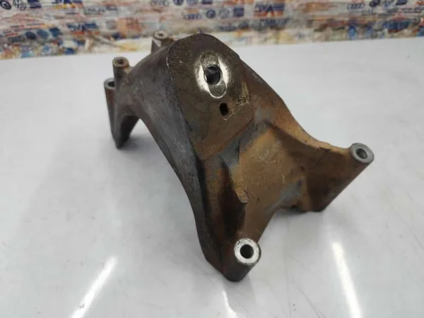 03L199308 | VW Amarok Motor Takozu Braketi VAG