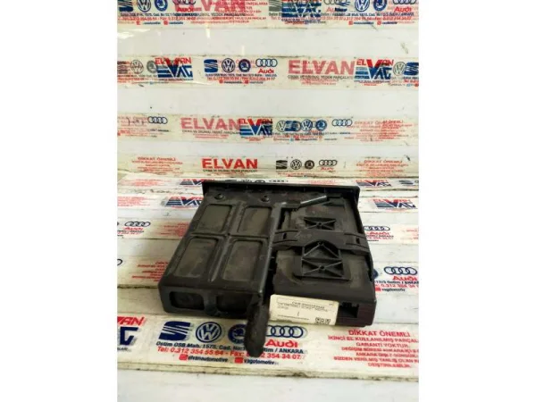 5N0035342E | Multimedya Bağlantı Soketi | VW Golf, Jetta - Seat Alhambra, Leon - Skoda Fabia, Octavia VAG
