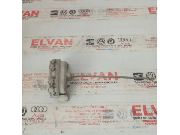 8D0862153 | Audi A4 Vakumlu Depo Kapağı Kilidi VAG