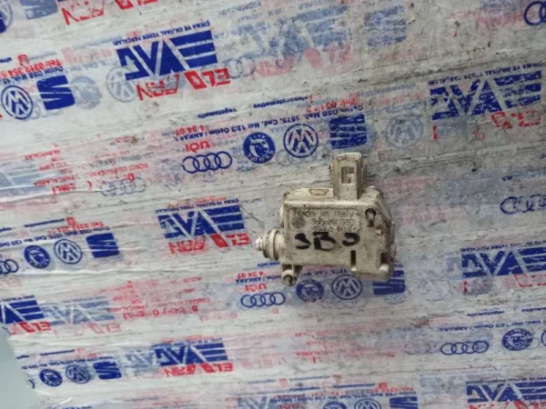 8E0862153 | Audi A4 Depo Kapak Kilidi VAG