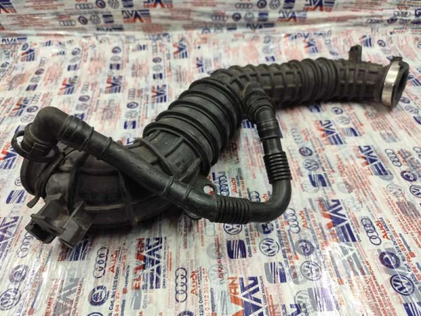 03L103493K | VW Transporter Külbütör Kapak Hava Hortumu VAG