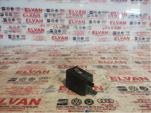 4B0963563B | Arka Koltuk Isıtma Düğmesi VAG