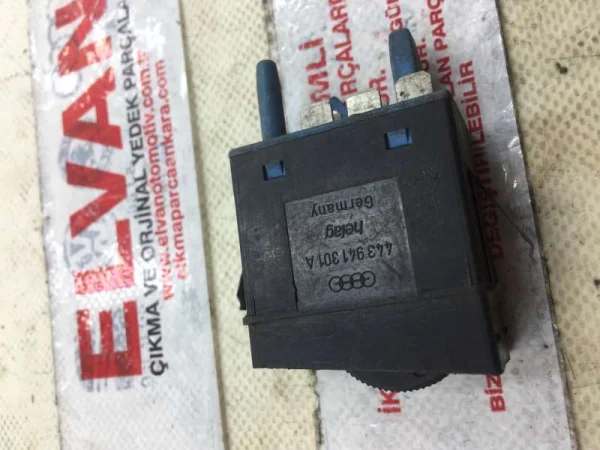 443941301A | Audi 100 Serisi Far Yükseklik Ayar Düğmesi VAG