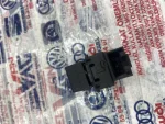5G0959855M | Cam Açma Düğmesi | VW Golf, Passat, Touran - 2