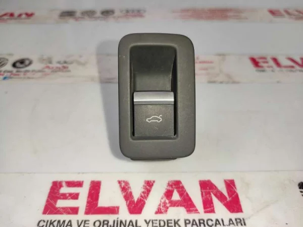 8W1959829 | Audi A4 Cam Düğme Çerçevesi VAG