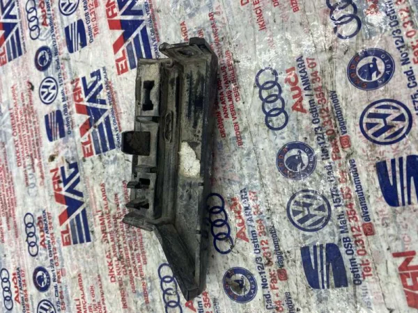 3G0853991A | VW Passat Sol Ön Çamurluk Alt Bandı VAG