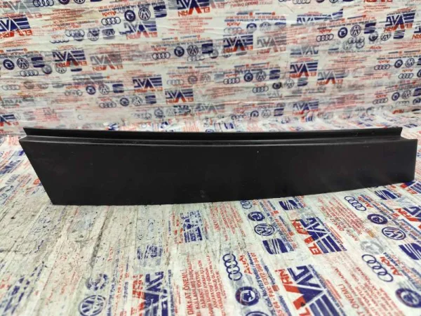 1K6839901C | VW Golf Sol Arka Kapı Dış Direk Kaplaması VAG