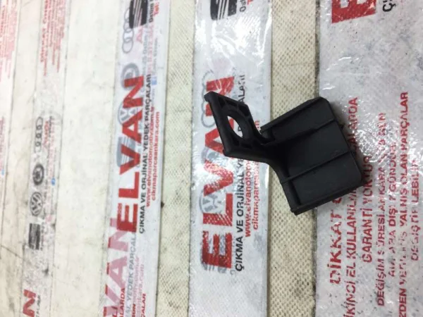 8J0805637 | Audi TT Sol Çamurluk Bağlantı Braketi VAG