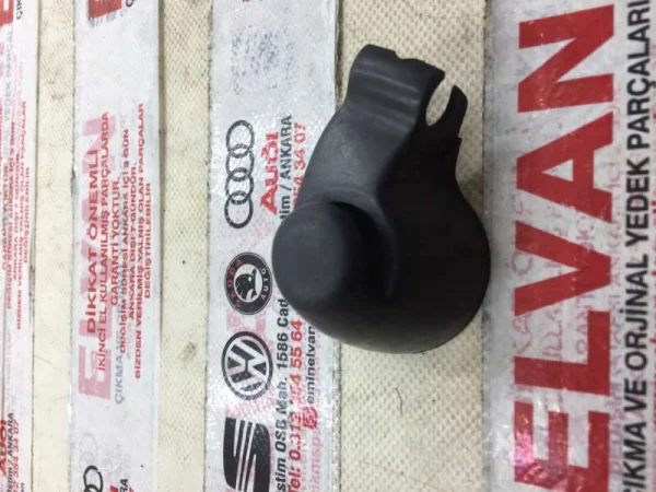 8D9955205A | Arka Cam Silecek Kolu Kapağı | VW Passat - Audi A3, A4, A6 VAG