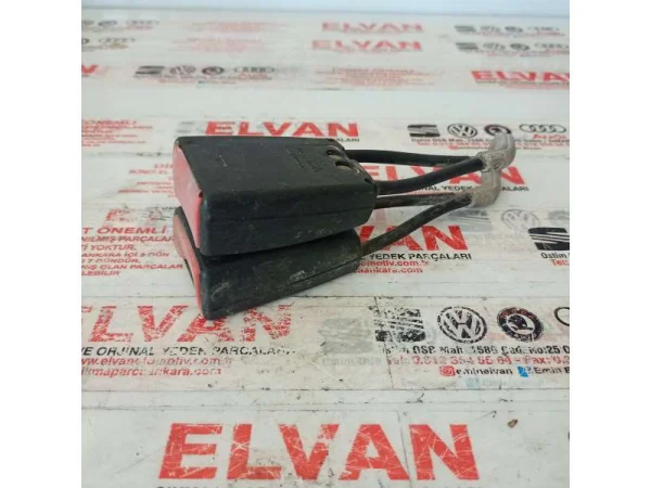 1U0857488 | Skoda Octavia Arka Emniyet Kemeri Tokası VAG