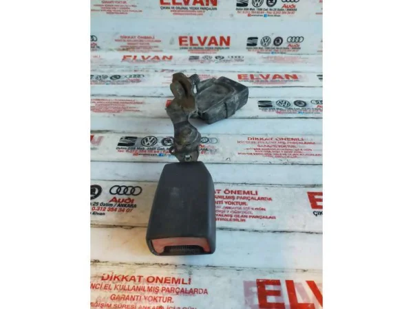 8K0857739AE | Arka Orta Emniyet Kemeri Tokası | Audi A4, A5 VAG
