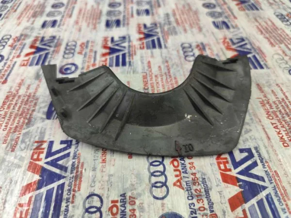 048109173A | İç Triger Kapağı | VW Bora, Golf - Audi 100 Serisi, 80 Serisi - Seat Alhambra, Cordoba VAG