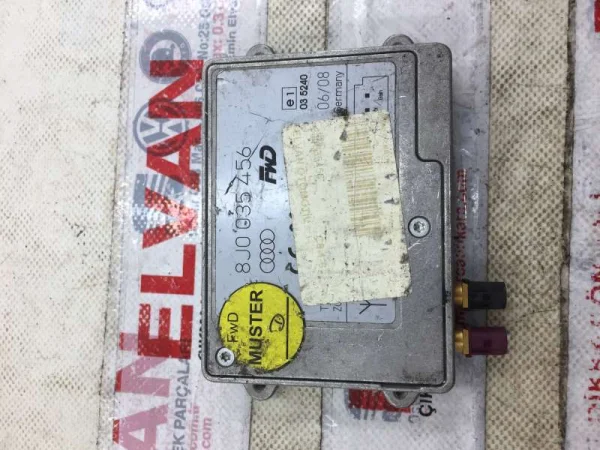 8J0035456 | Anten Yükselticisi | Audi A4, A5, A6, A8, Q5, Q7 VAG