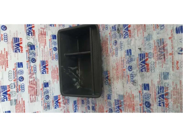 8T0807241 | Audi A5 Ön Tampon Çeki Demiri Kapağı VAG