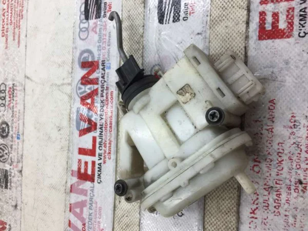 357862153H | VW Passat Vakumlu Merkezi Kilit Motoru VAG