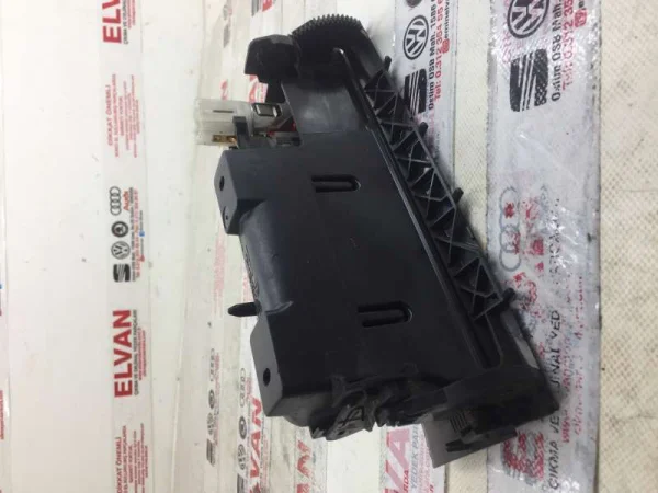 3C0857961 | VW Passat Ön Küllük VAG