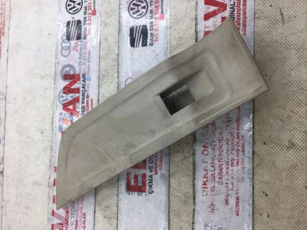 3V0867172 | Skoda Superb Sağ Arka Kapı Cam Düğme Çerçevesi VAG