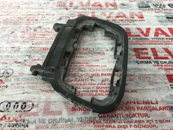 8K0807787G | Audi A4 Sol Far Yıkama Kapağı İç Braketi VAG