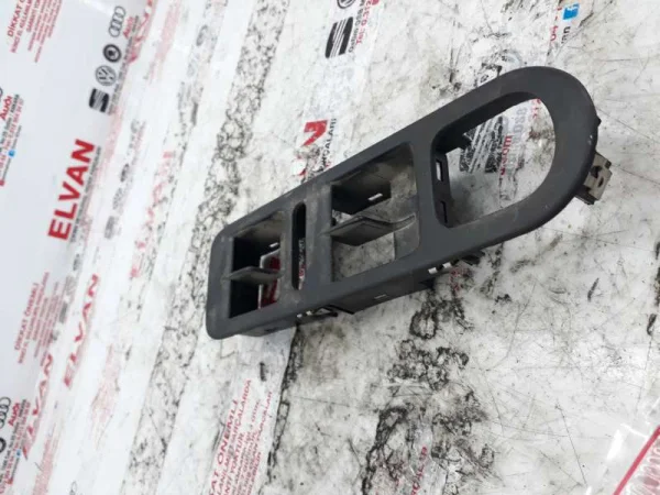 2H0867469Q | VW Amarok Sol Ön Cam Düğme Çerçevesi VAG