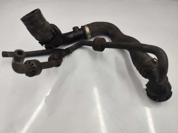 3C0122291D | VW Jetta Üst Radyatör Su Flanşı VAG