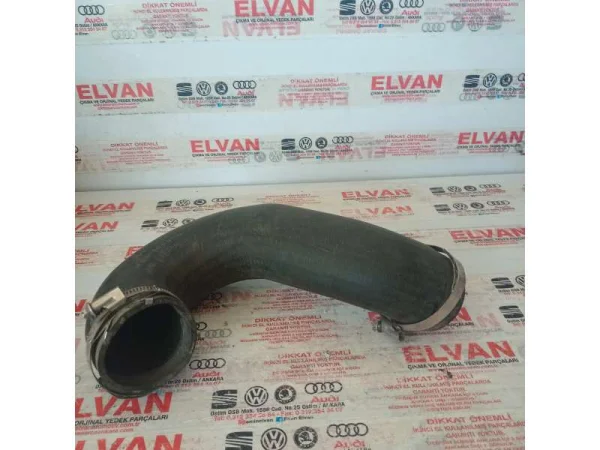 7P0145972A | VW Touareg İntercooler Hortumu VAG