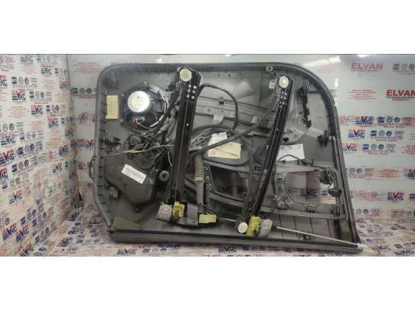 6J4867012B | Seat Ibiza Sağ Ön Kapı Döşemesi VAG