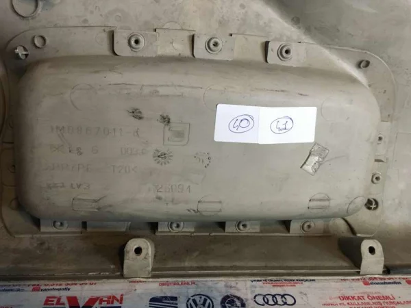 1M0867011 | Kapı Döşemesi VAG