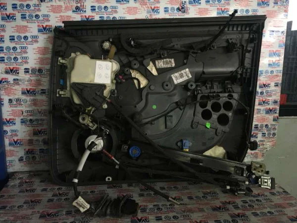 5P0867011 | Sol Ön Kapı Döşemesi | Seat Altea, Toledo VAG