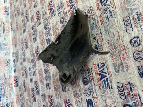 3B0853898A | VW Passat Sağ Marşpiyel Arka Kapağı VAG