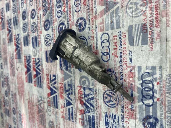 1P0837168B | Seat Leon Kapı Kilit Silindiri VAG